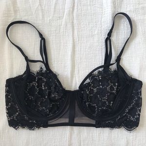 VICTORIAS SECRET BRA